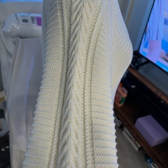 Banana Republic Cable Knit Cream Turtleneck Sweater - Picture 3 of 3
